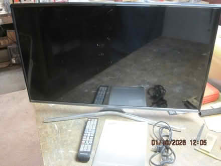 Photo of free 32" Samsung LED TV (Bolton, CT) #1