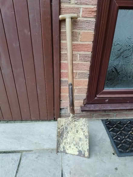 Photo of free Shovel (Walderslade Bottom ME5) #1
