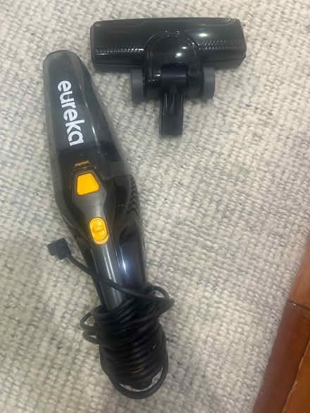 Photo of free Small vacuum - great condition (chinatown) #1