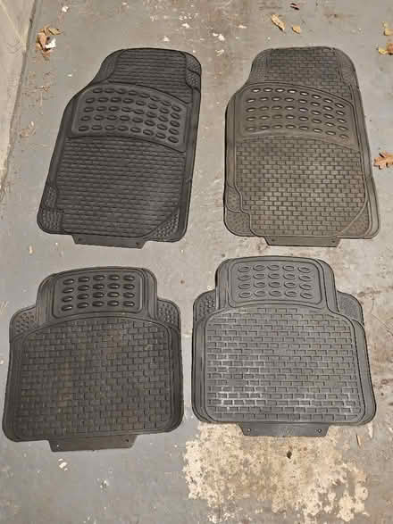 Photo of free Set of generic car mats (Bordon GU35) #1