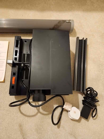 Photo of free Working slide projector/screen (Radbrook Green SY3) #2