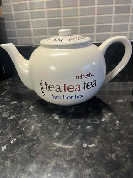 Photo of free Large teapot (Woodchurch CH49) #1