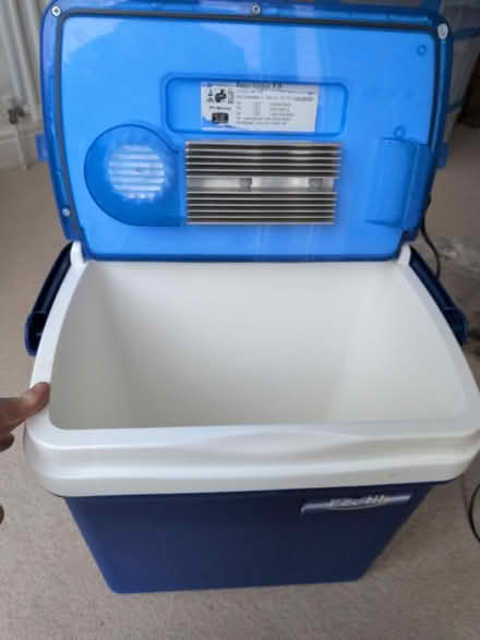 Photo of free 12v electric coolbox (Amersham HP6) #2