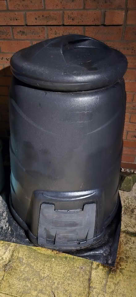 Photo of Large composter (Bishops Tachbrook CV34) #1
