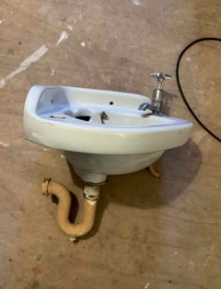 Photo of free Sink (Twickenham TW1) #3
