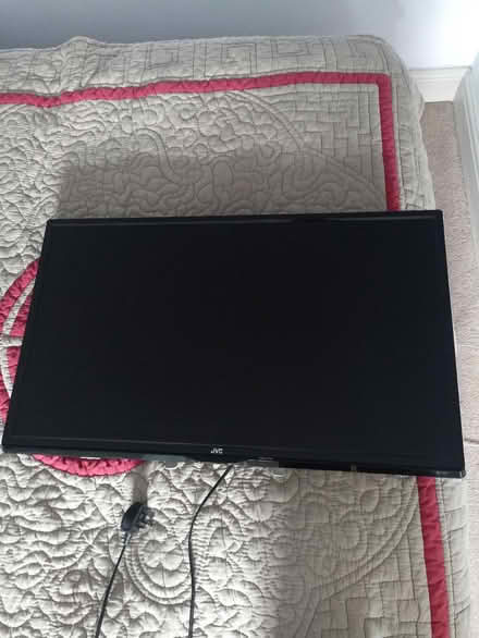 Photo of free LED TV + wall mount holder (Richmond upon Thames TW10) #1