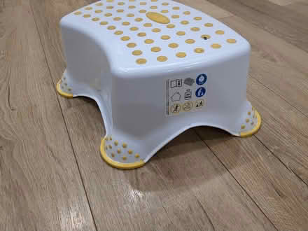 Photo of free Toddler step (Bd220qn) #3