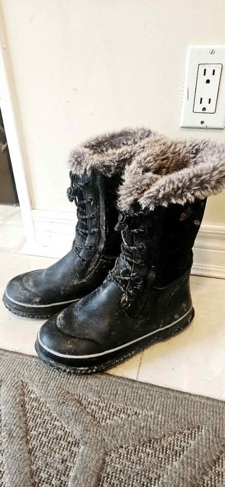 Photo of free Kid winter boots. Size 5 (Mississauga, Clarkson) #1