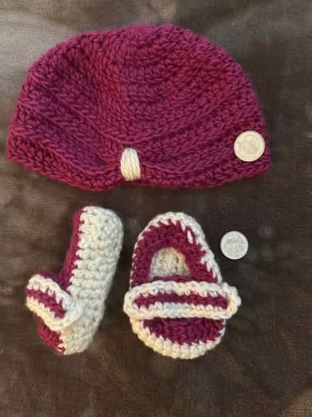 Photo of free New baby hat and shoe/socks (Uplands / Paul Anka) #1