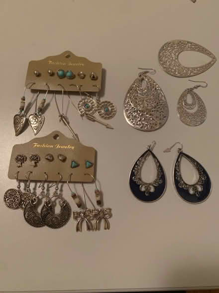 Photo of free Costume jewelry (Rogers park) #1