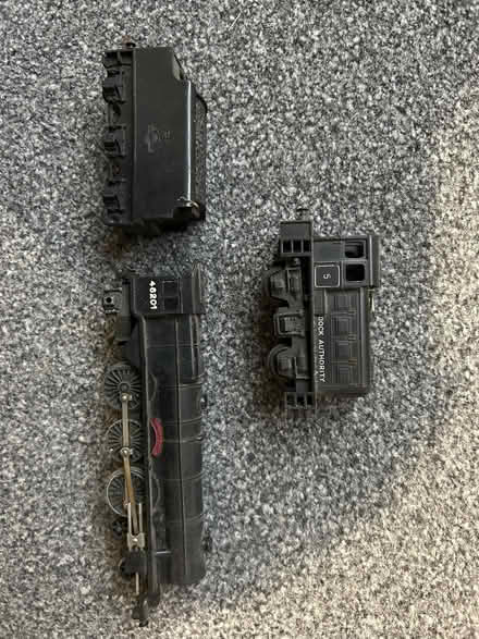 Photo of free HO model railway locomotives - presume not working (Helsington LA8) #1