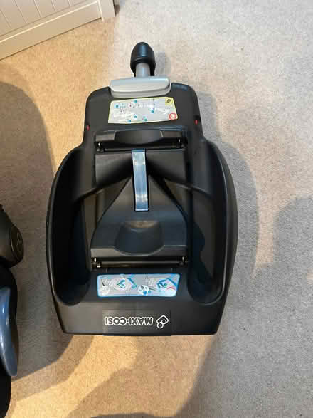 Photo of free Maxi cost car seat size 0-1 (Hampton Hill TW12) #1
