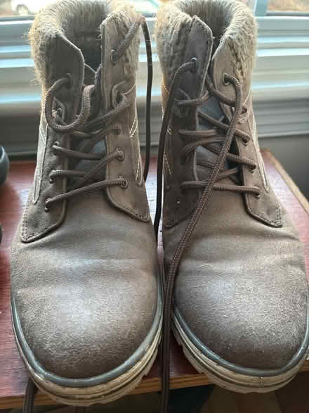 Photo of free Winter booties 7.5 (Near Friendship Heights metro) #1