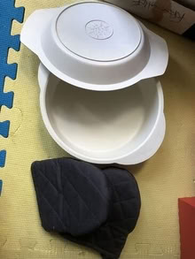 Photo of free vintage Tara Products microwave cooking dish and some hotpads [20886] #1