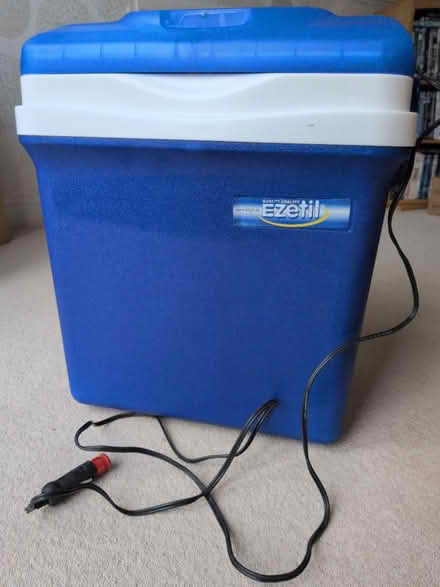 Photo of free 12v electric coolbox (Amersham HP6) #3