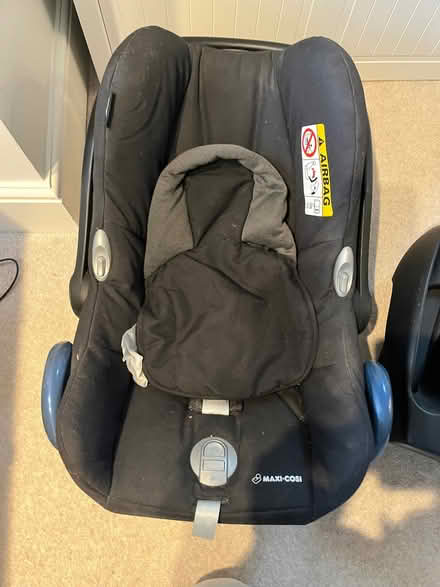 Photo of free Maxi cost car seat size 0-1 (Hampton Hill TW12) #2
