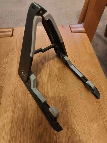 Photo of free Folding ukulele/guitar stand (Derby DE24) #2