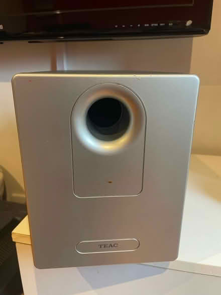 Photo of free Computer Monitors and high quality speaker (Deddington OX15) #2