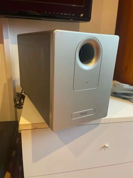 Photo of free Computer Monitors and high quality speaker (Deddington OX15) #1