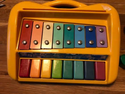 Photo of free xylophone and shape sorter (BN3) #3