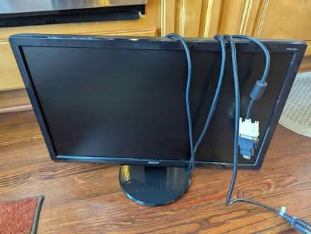 Photo of free 21-In computer monitor (Old Town Alexandria Virginia) #1