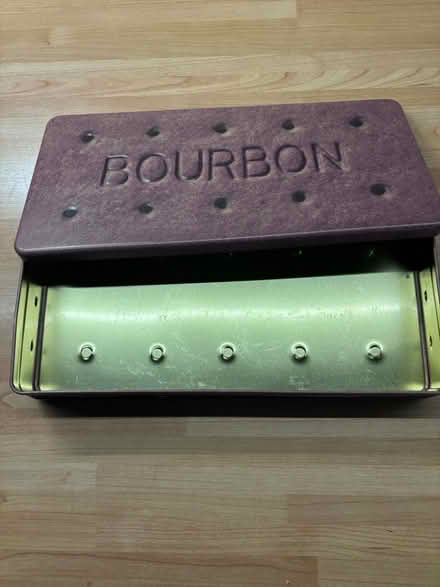 Photo of free Bourbon novelty biscuit tin (WN7) #2