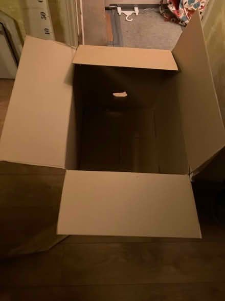 Photo of free Large cardboard box (Hastings, TN35) #1