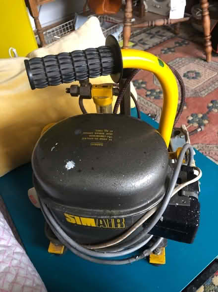Photo of free Old style air compressor (N1 Highbury) #1