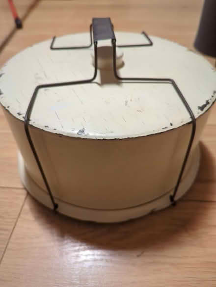 Photo of free Metal cake carrying tin (Eynesbury) #1