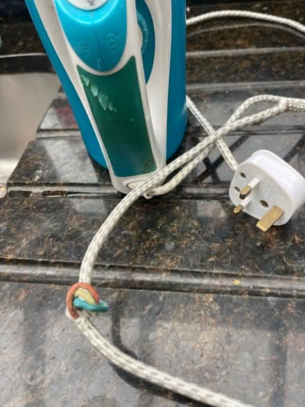 Photo of free Iron and Toaster (Heswall CH60) #3