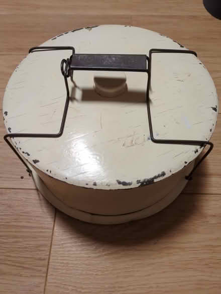 Photo of free Metal cake carrying tin (Eynesbury) #2