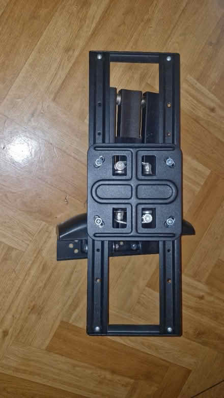 Photo of free Tv wall mount / bracket (Lambeth SW8) #1