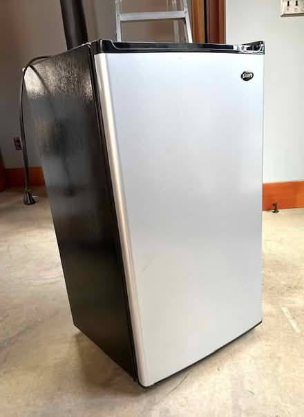 Photo of free Sanyo Mini Refrigerator (Wedgwood) #1