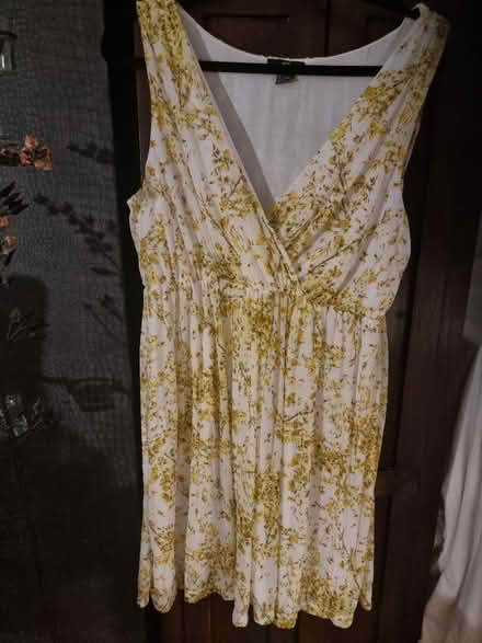 Photo of free H&M short summer dress (stroud green N4) #1