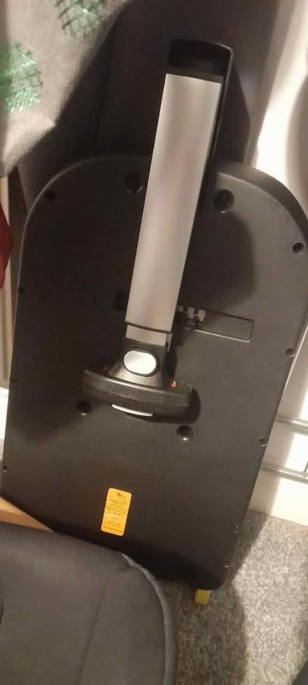 Photo of free Car seat and isofix base (Bury, BL9) #3