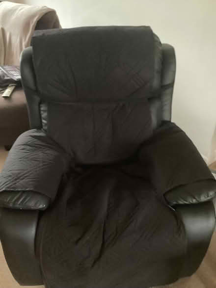 Photo of free Reclining and rotating armchair (North Tonbridge TN10) #4