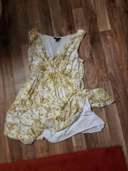 Photo of free H&M short summer dress (stroud green N4) #2