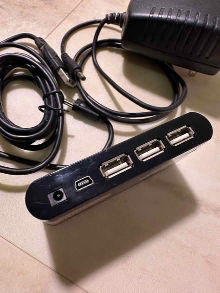 Photo of free USB 7 port hub (Mortimer & Coxwell) #3