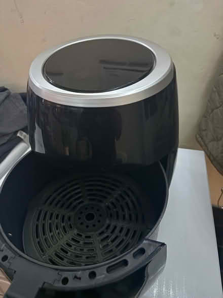 Photo of free Working family size air fryer (Leeds LS8) #3