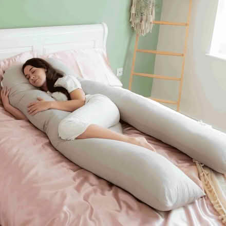 Photo of free U-shaped pillow - perfect for expecting mums (Woodford IG8) #1