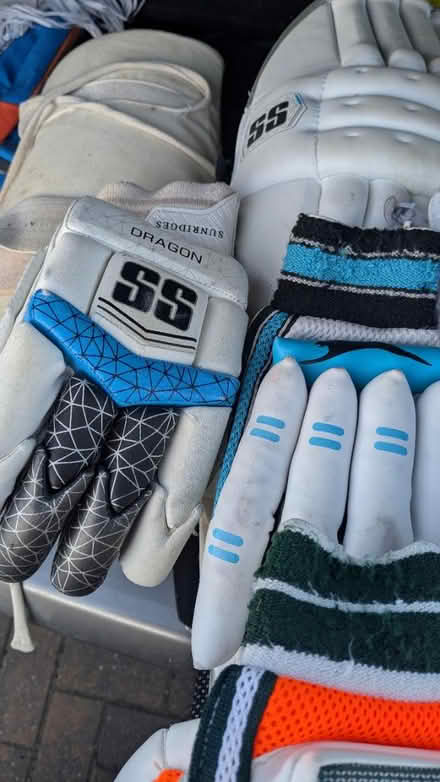 Photo of free Cricket kit bag and accessories (Newhaven road EH11 3LS) #1