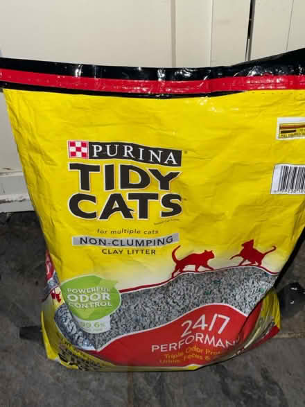 Photo of free Kitty Litter (3 Miami Gardens Road 33023) #1