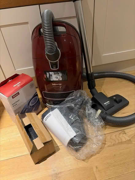 Photo of free Miele vacuum Hoover cleaner (Battersea Wandsworth SW11) #1