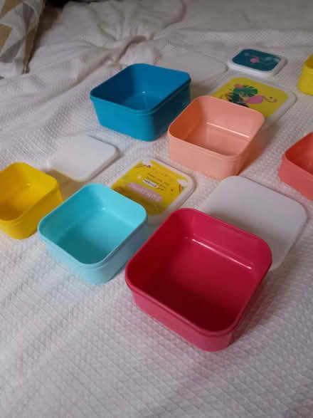 Photo of free Plastic containers with lids (Jennyfield HG3) #2