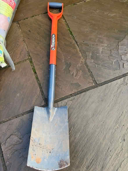 Photo of free spade (NN3 Meadowfields) #1