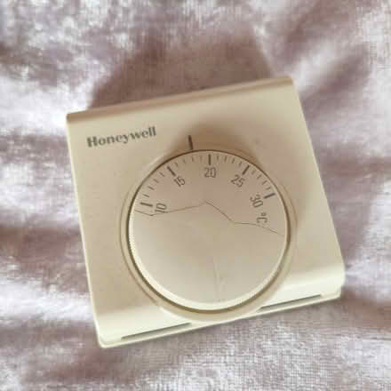 Photo of free Thermostat classic bimetal (Jerrymoor Hill Finch RG40) #1