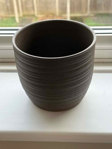 Photo of free Ceramic plant pot (W7) #1