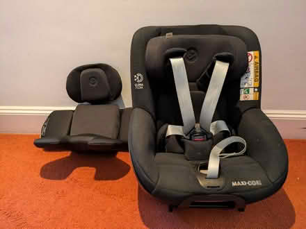Photo of free MaxiCosi 360 Pebble/Pearl car seats (HP22 Halton Camp) #3