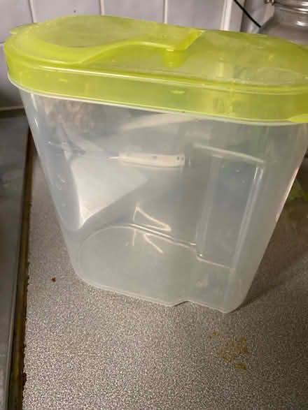 Photo of free Plastic tub and ice pack (Rhwibina CF14) #2