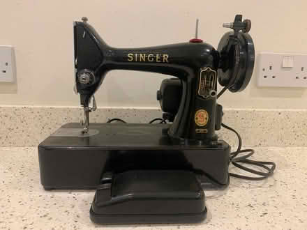 Photo of free Vintage Singer Sewing Machine (Tilehurst RG31) #1